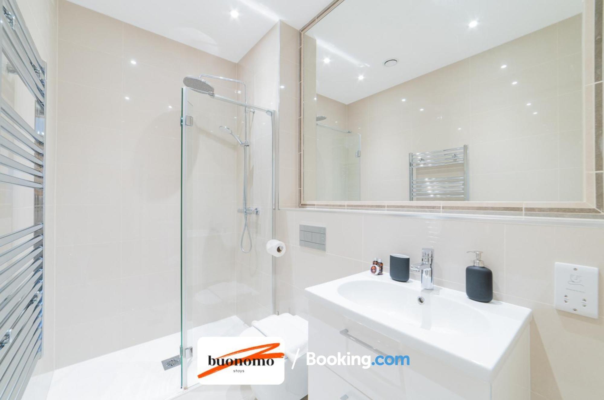 Two Bedroom Apartment At Buonomo Stays Short Lets & Serviced Accommodation Close To Wimbledon Tennis Courts Лондон Экстерьер фото