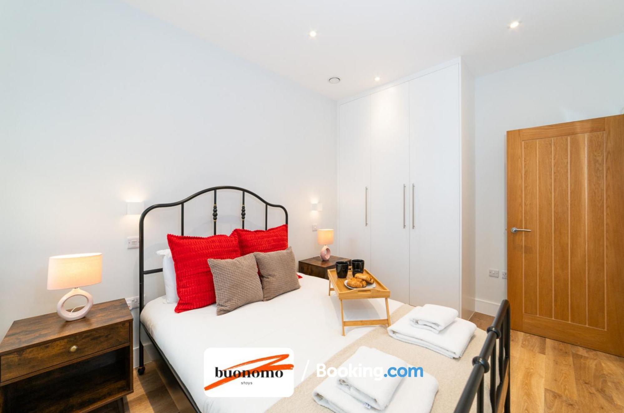 Two Bedroom Apartment At Buonomo Stays Short Lets & Serviced Accommodation Close To Wimbledon Tennis Courts Лондон Экстерьер фото